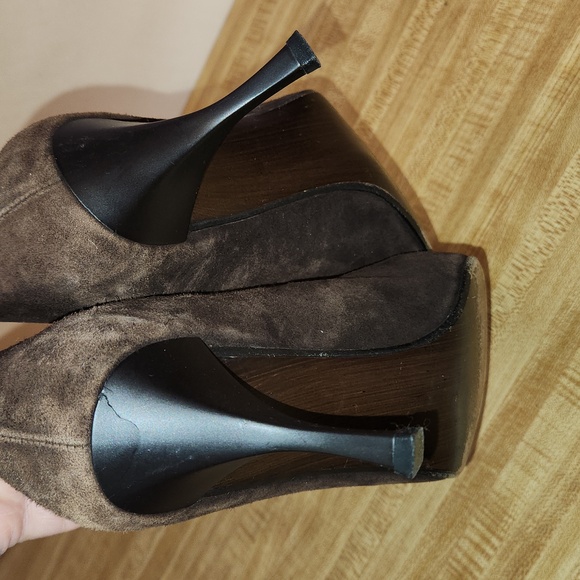 Stuart Weitzman Suede Pumps Pointed Toe, size 10 - Picture 9 of 11